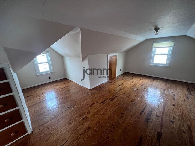 Building Photo - 6227 Traymore Ave