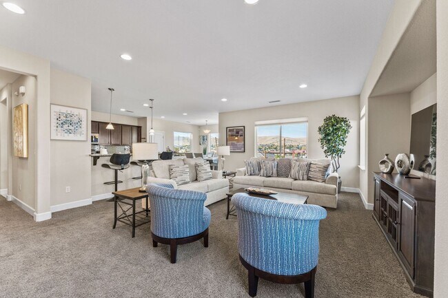 Building Photo - FULLY FURNISHED home available now.