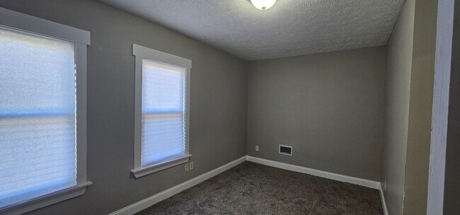 Building Photo - 9710 Easton Ave