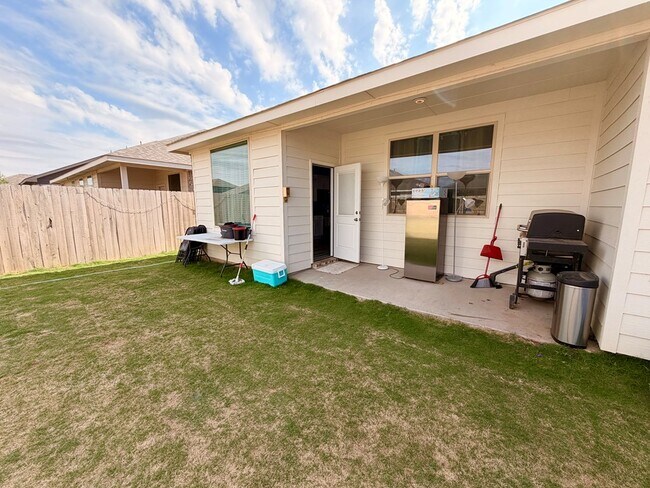 Building Photo - 6400 Bluebell Dr