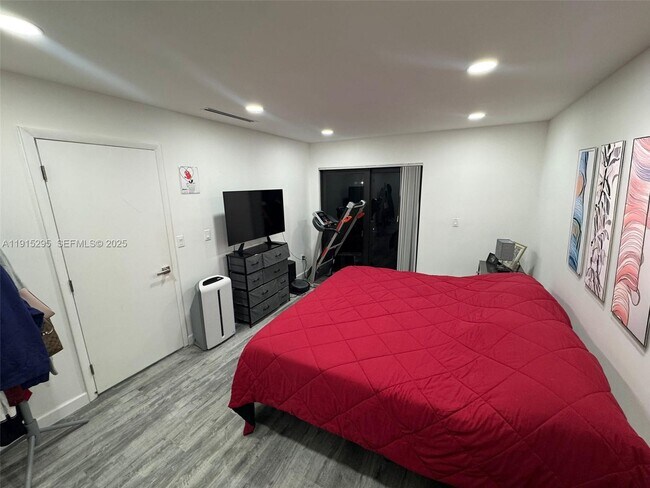 Building Photo - 9712 Hammocks Blvd