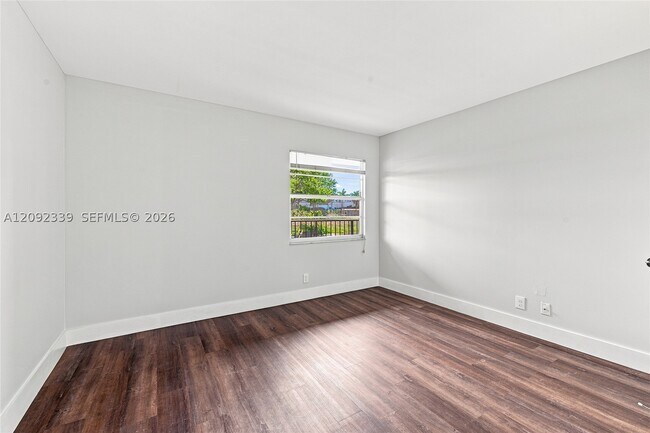 Building Photo - 1400 SW 124th Terrace