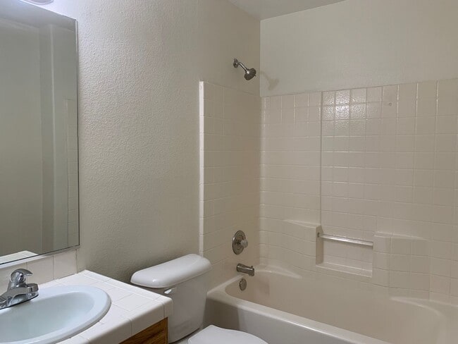 Building Photo - Single Story 3 Bedroom Home for Rent