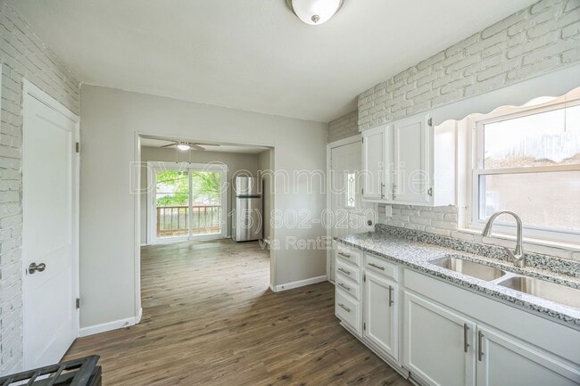 Building Photo - 5211 Parkview Ave