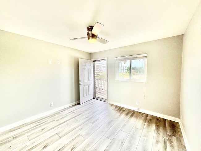 Building Photo - 258 E Surfside Dr