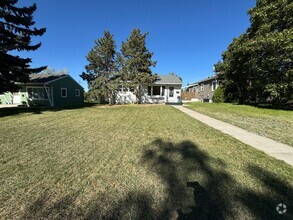 Building Photo - Beautiful Home