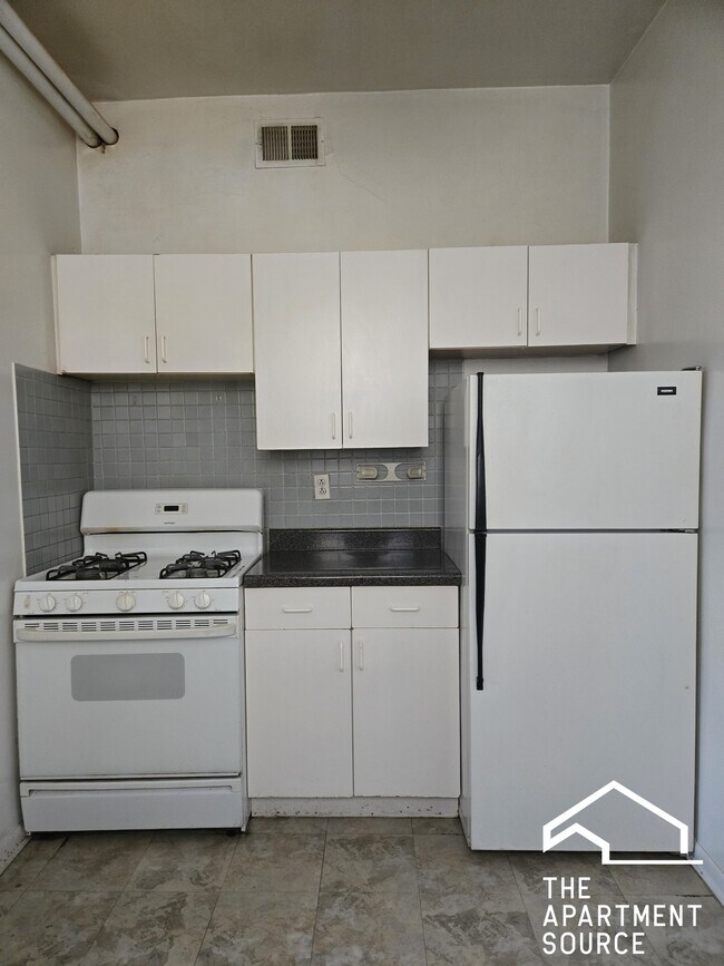 Building Photo - 1961 W Foster Ave