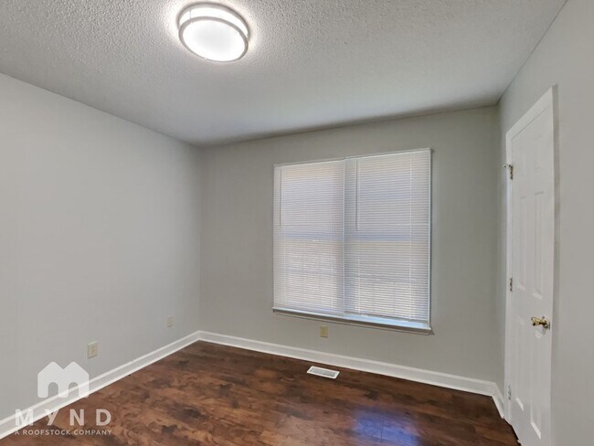 Building Photo - 1213 Shakentown St