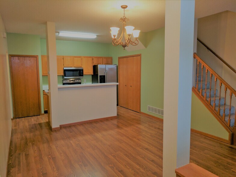 Building Photo - 3625 Vermilion Court North