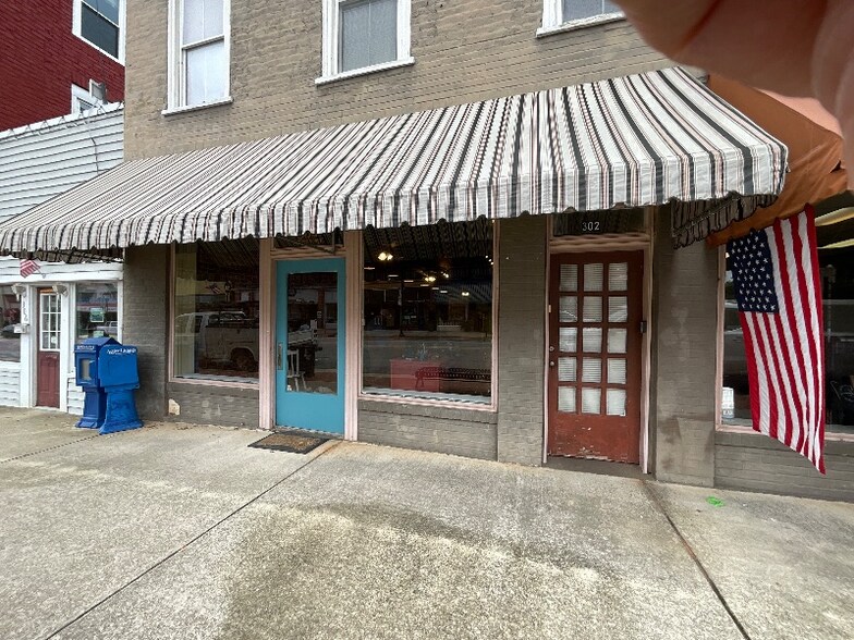 Building Photo - 302 Virginia Ave