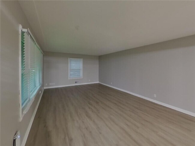 Building Photo - 408 Riverview Dr