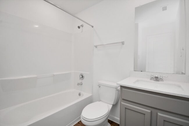 Building Photo - 15822 Kinlough Dr