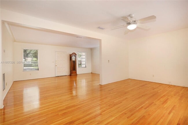 Building Photo - 5610 San Vicente St