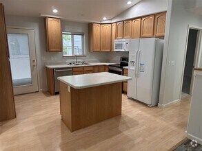 Building Photo - Three Bedroom - Low maintenance, west-end,...