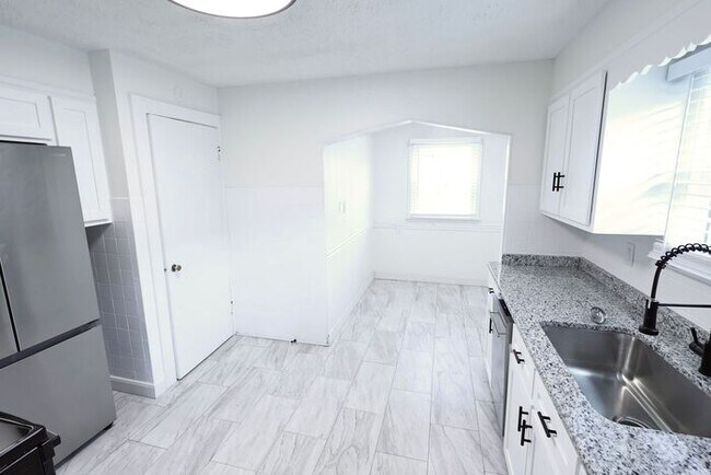 Building Photo - 1313 Coventry St