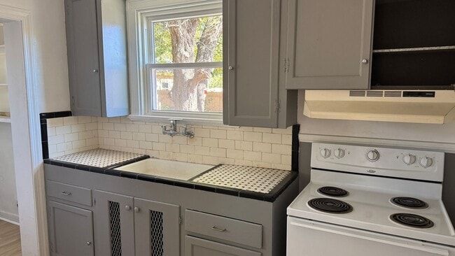 Building Photo - Charming, Newly Renovated Brick Home in So...