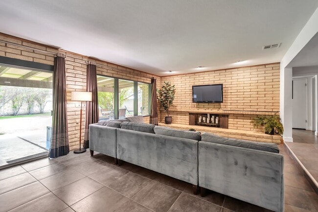 Building Photo - FURNISHED TEMPE GOLF COURSE HOME in SHALIM...