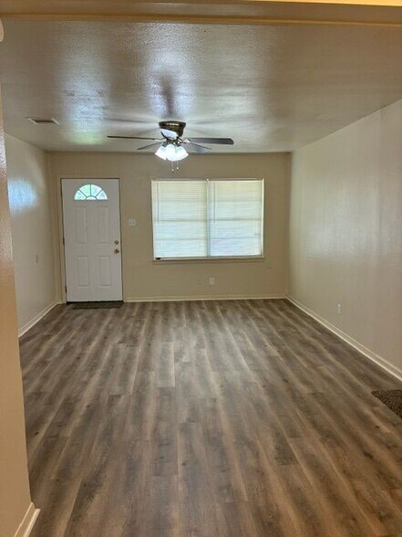 Building Photo - 1805 Thelma Ln