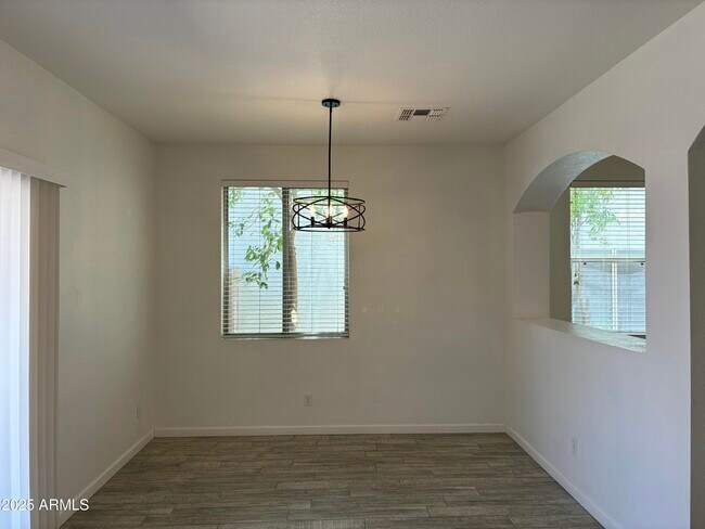 Building Photo - 1750 W Union Hills Dr