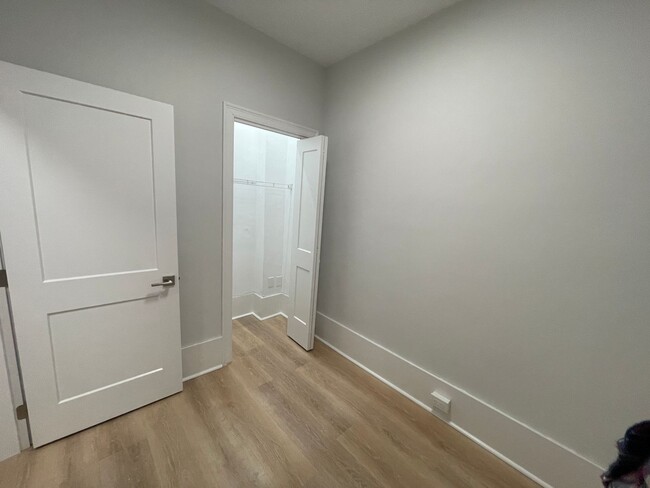 Building Photo - Incredible 3 bedroom apartment - Beacon Hill