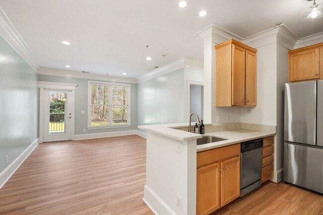Building Photo - **Application Pending** Freshly Updated 2BR/2BA Condo - Minutes to North Hills