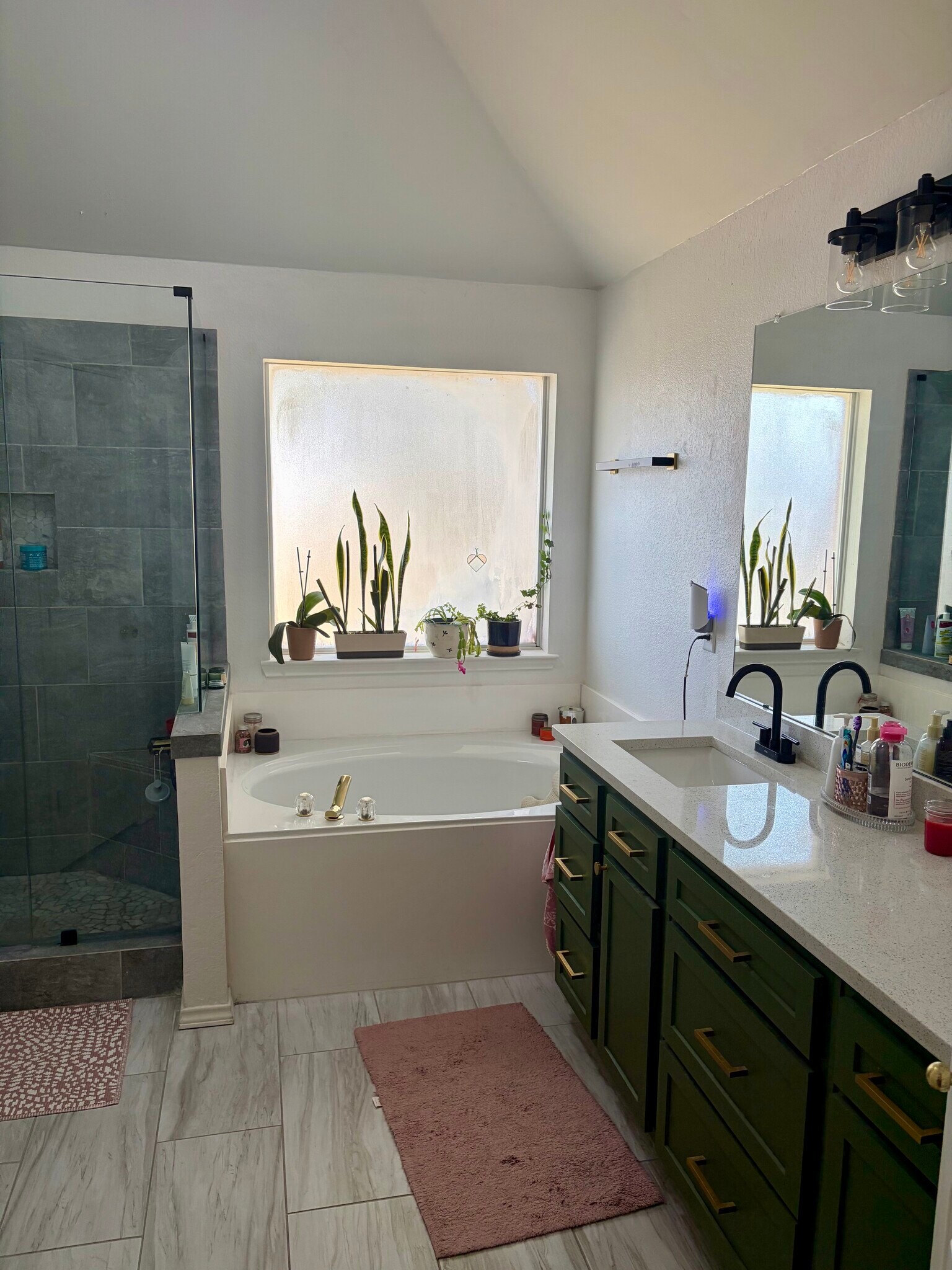 Master Bath - 4700 Basil Dr
