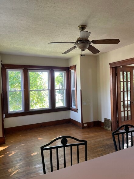 Building Photo - 206 Wales Rd NE