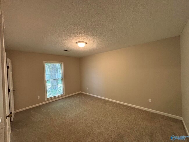 Building Photo - 2705 Willena Dr SE