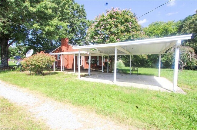 Building Photo - 9078 W Market St