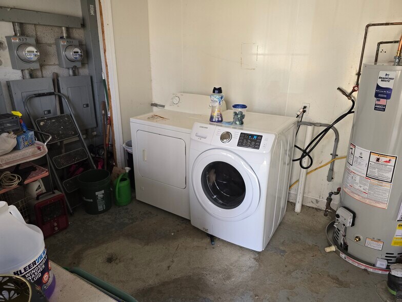 Building Photo - 935 E Huron River Dr