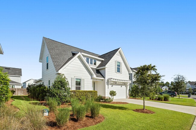 Building Photo - 84 Roundwood Dr