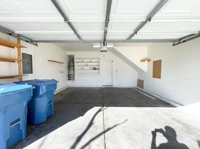 Building Photo - Comfortable  two story single house