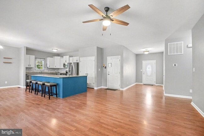 Building Photo - 8052 Buckthorne Run