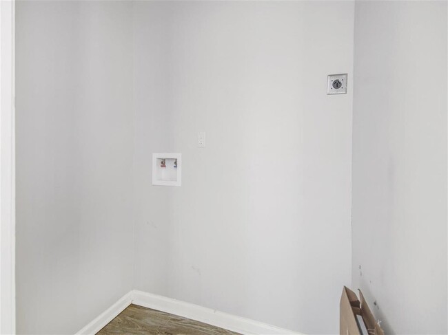 Building Photo - 3810 Lehall St