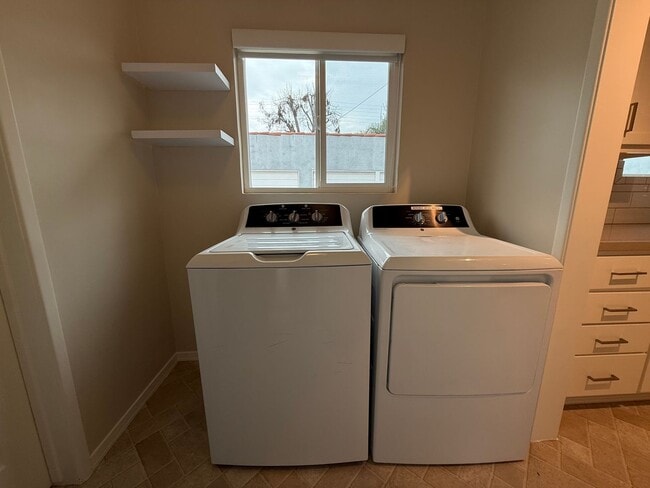 Building Photo - Beautiful Home in a Lovely Neighborhood! Available Spacious 2 Bedroom and Two Bathroom!