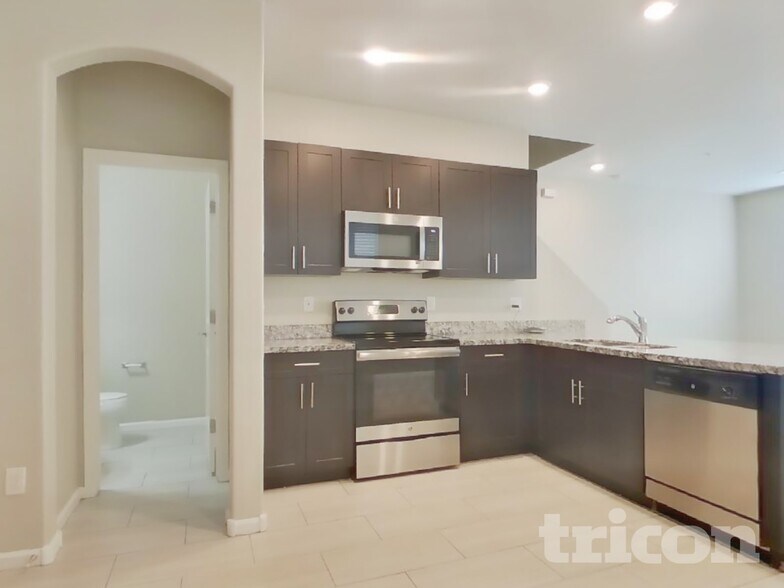 Building Photo - 12551 W Hummingbird Terrace