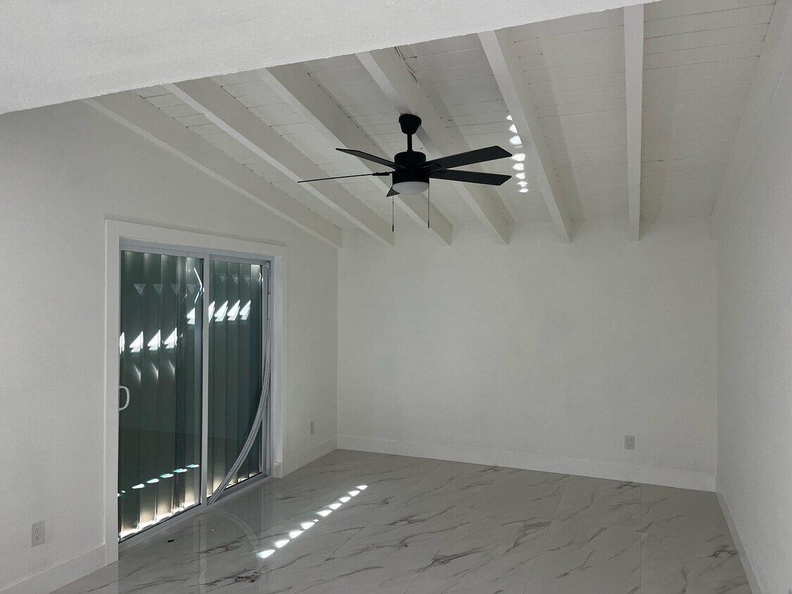 Building Photo - 10985 SW 70th Ter