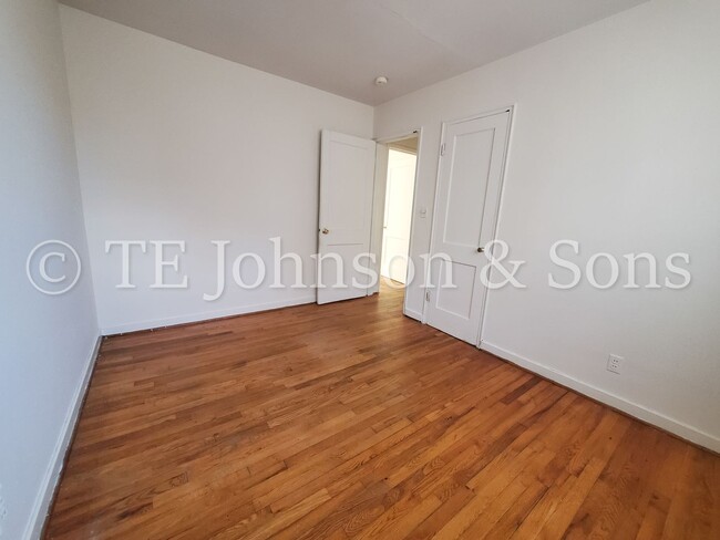 Building Photo - Spacious 2 Bedroom Condo