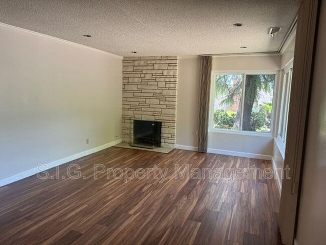 Building Photo - 2279 Saranne St