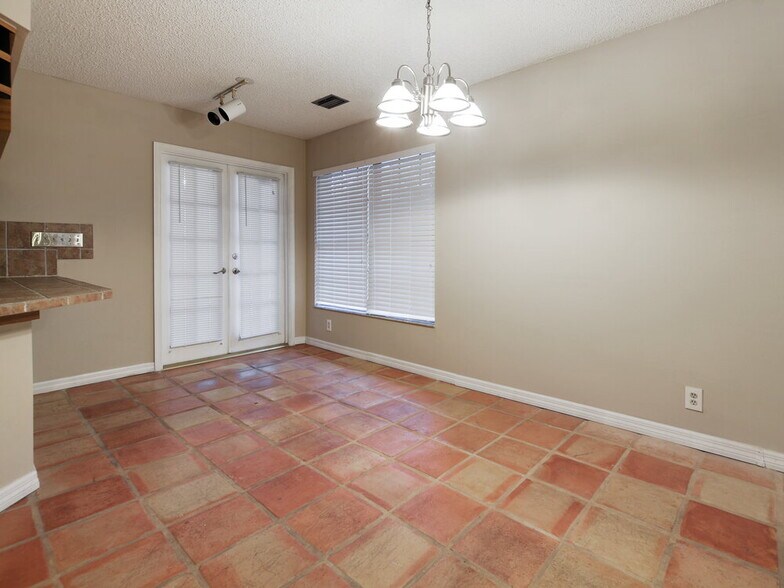 Building Photo - 13640 Jonquil Pl