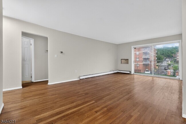 Building Photo - 765 Vose Ave