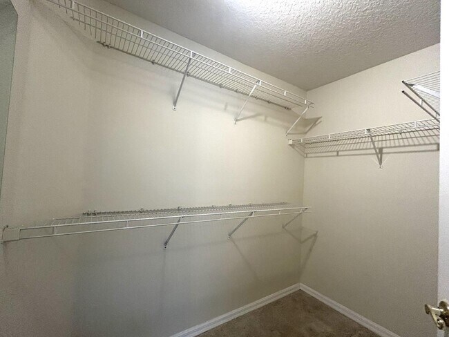 Building Photo - 8008 Aspencrest Ct