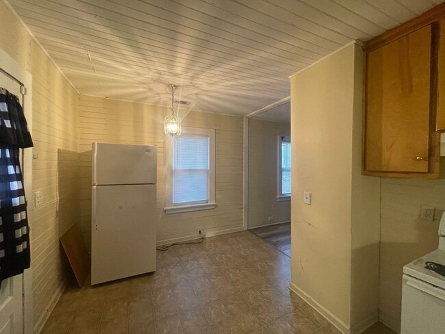 Building Photo - 2 Bed, 1 Bath House