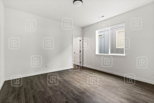 Building Photo - 708 S Crescent Ln