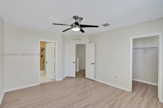 Building Photo - 1033 NE 17th Way