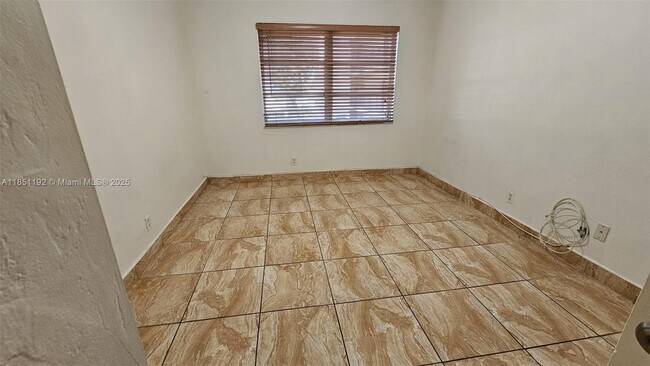 Building Photo - 13715 Kendale Lakes Cir