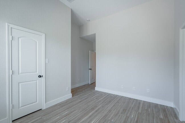 Building Photo - 118 Cheswood Manor Drive