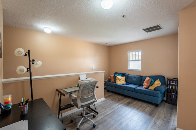 Building Photo - 9859 Tivoli Villa Dr