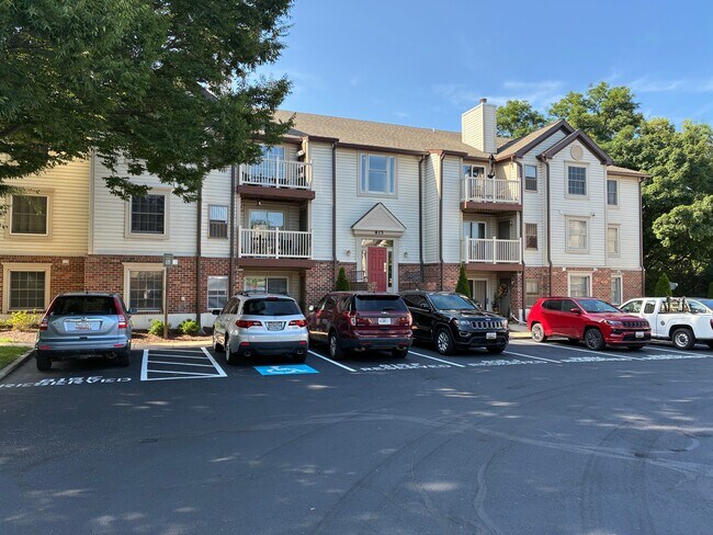 Building Photo - 815 Stratford Way