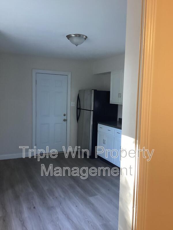 Building Photo - 535 S Adams St